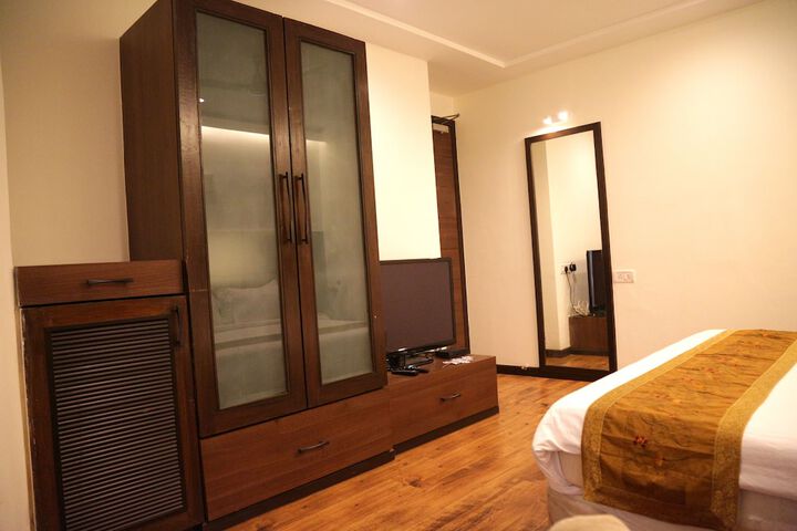 Room 27 of 154