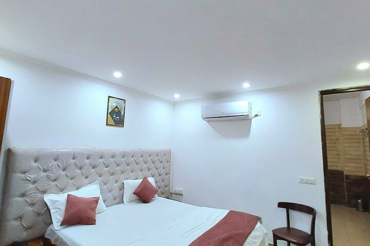 Room 7 of 15