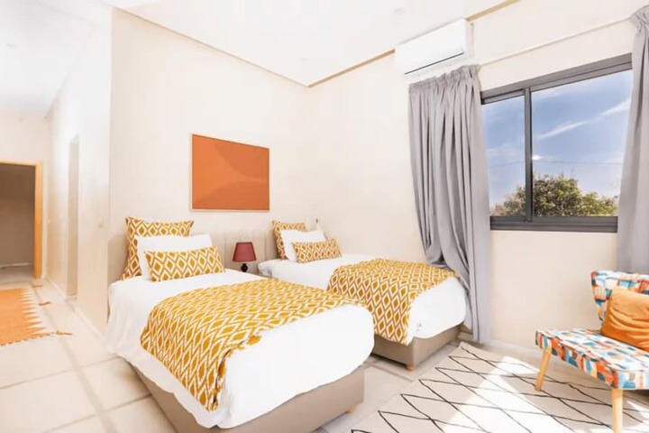 Room 10 of 28