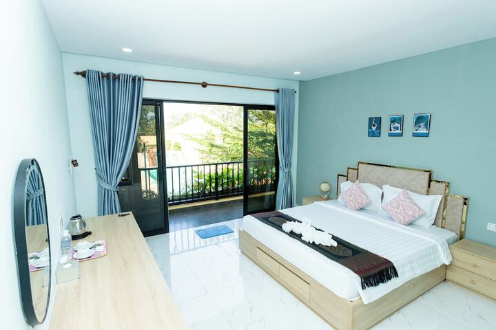 Room 3 of 48