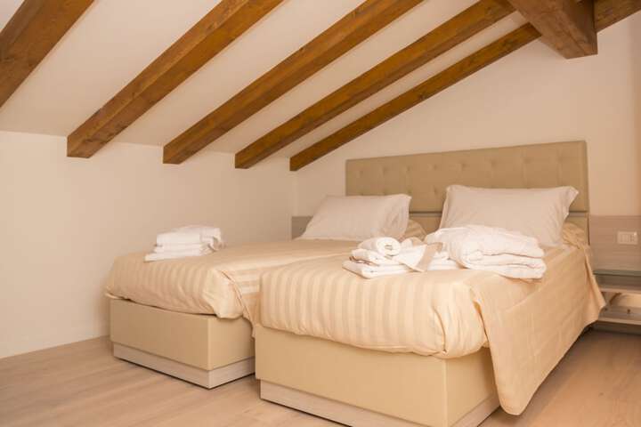 Room 15 of 63