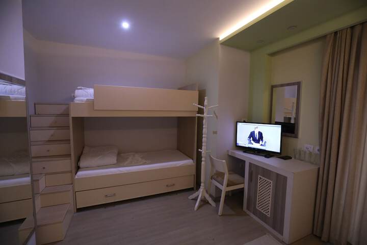 Room 37 of 86