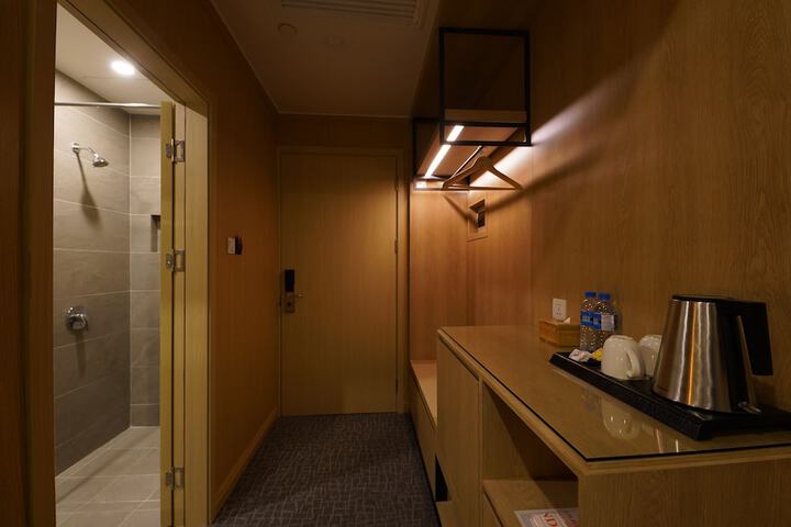Room 2 of 64