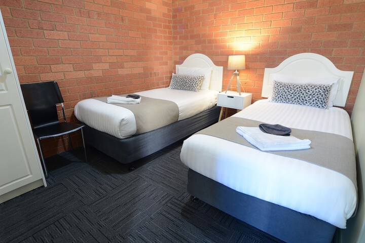 Room 6 of 28