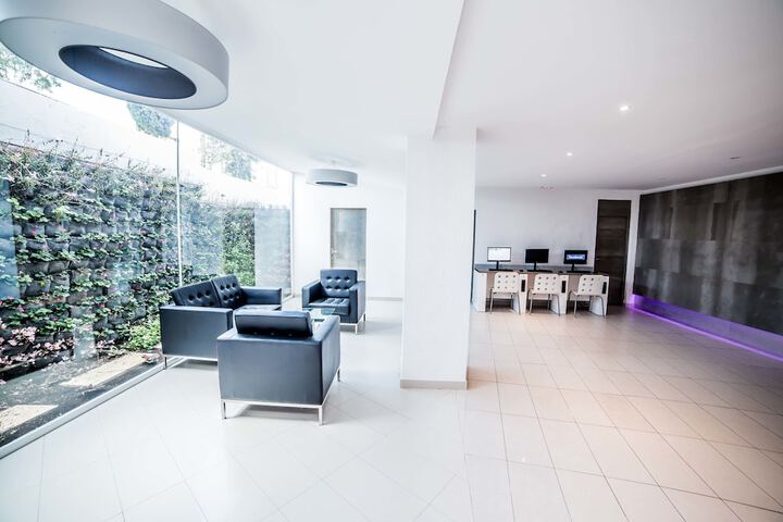 Entrance & Lobby