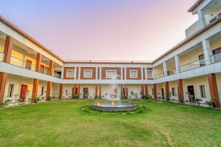 Hotel Exterior 93 of 93
