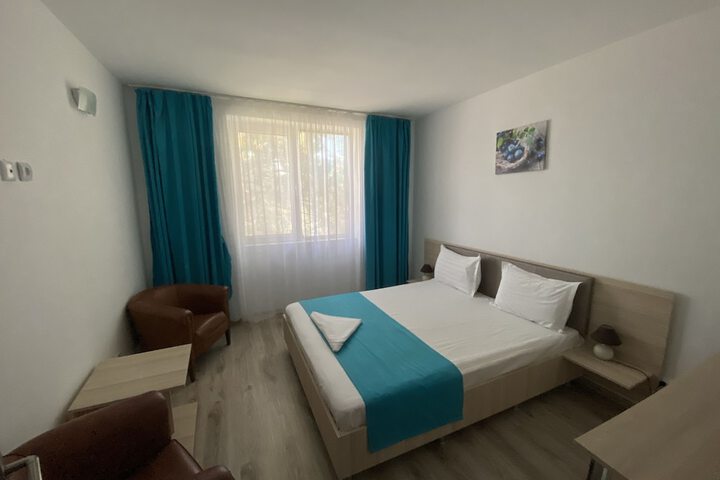 Room 11 of 30