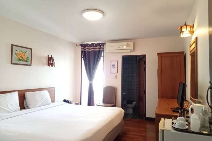 Room 18 of 38
