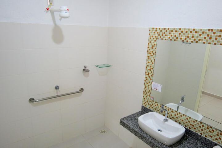 Room 25 of 42