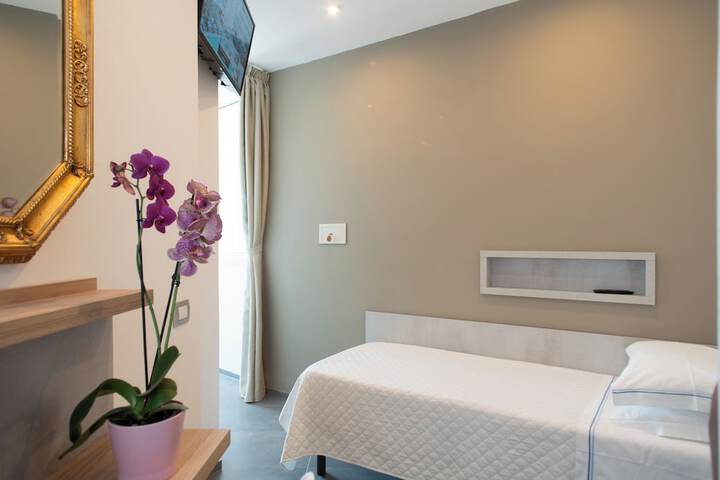 Room 15 of 111