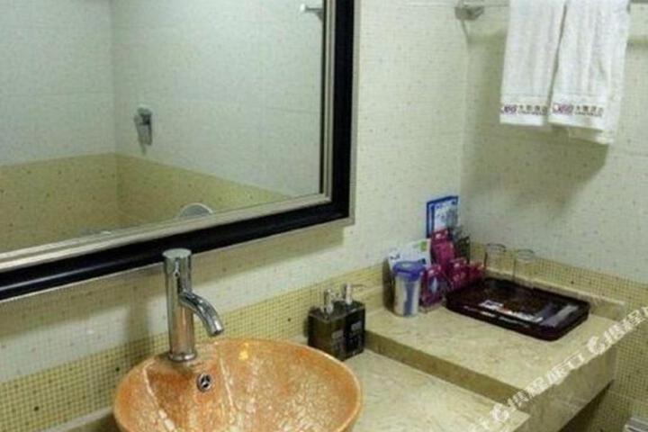 Aishang Theme Hotel (Urumqi South Railway Station Branch)