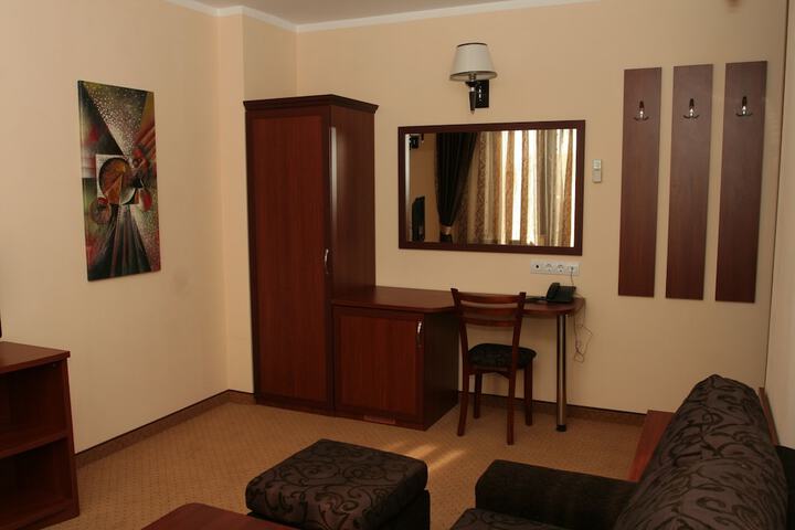Room 32 of 93