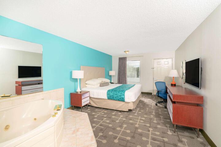 2 Double Beds (3 of 6)