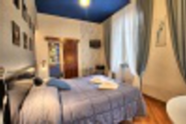 Room 4 of 528