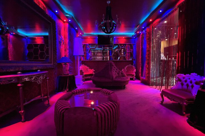 Lounge 88 of 96