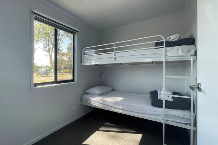 Room 25 of 122