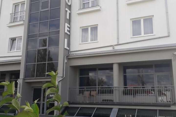 Hotel Exterior 34 of 34