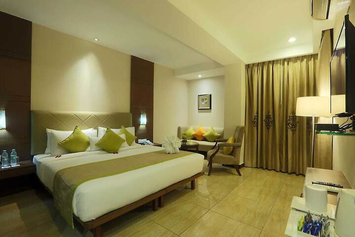 Room 3 of 43