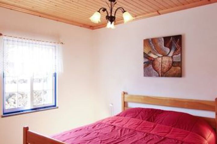 Room 7 of 16