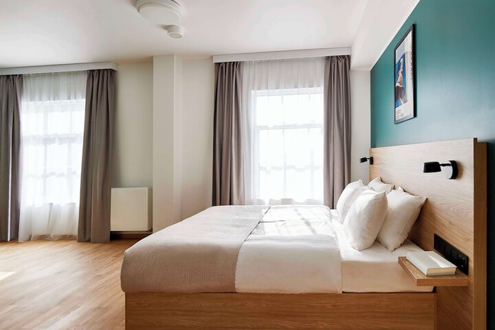 Room 10 of 31