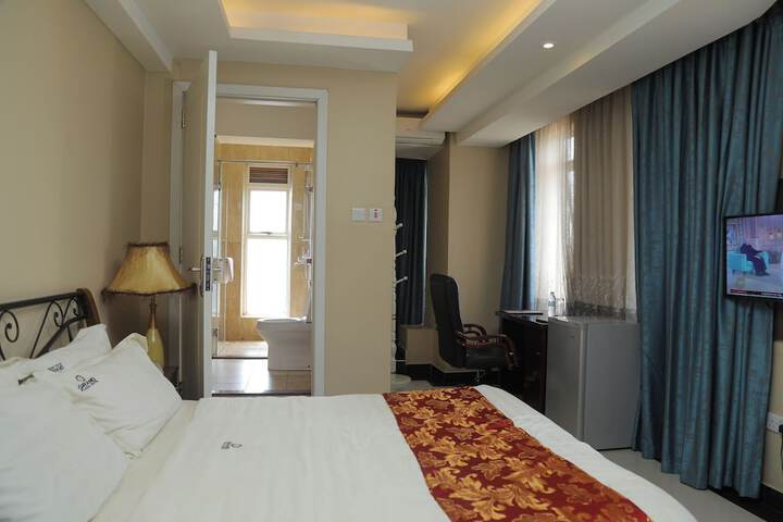 Room 9 of 37