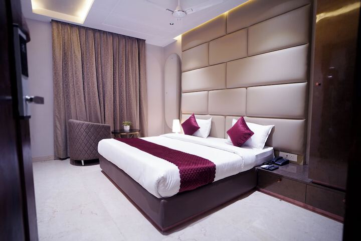 Room 13 of 30