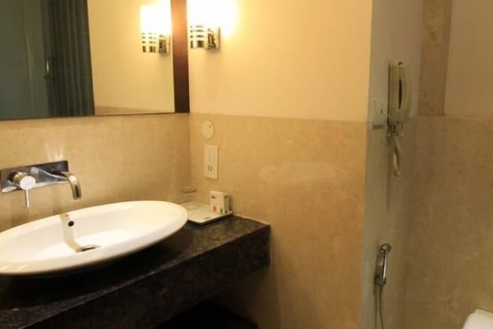 Room 10 of 20