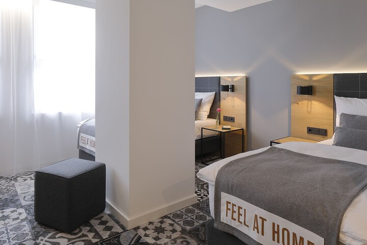Room 7 of 60