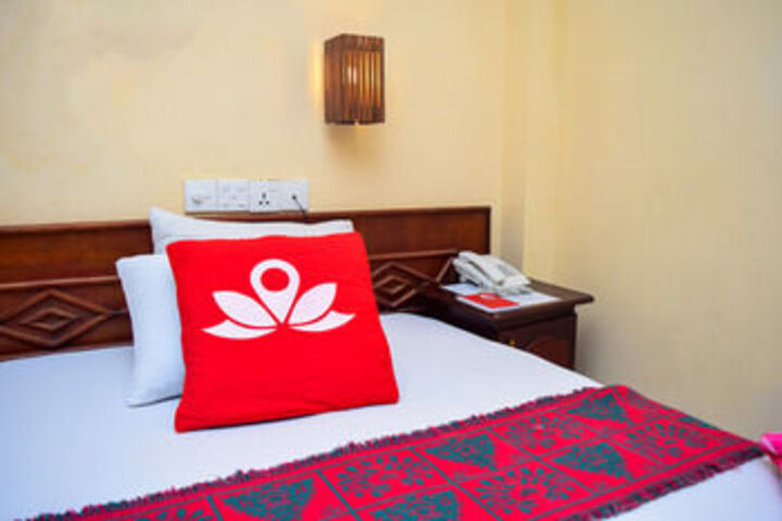 Room 9 of 16