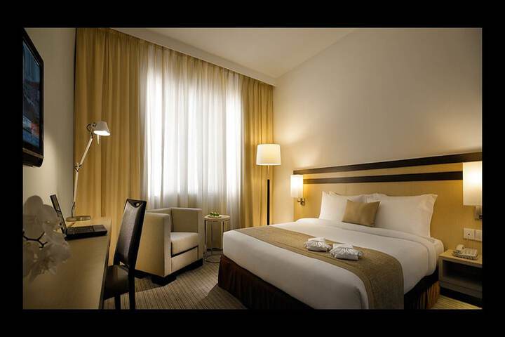Room 6 of 76