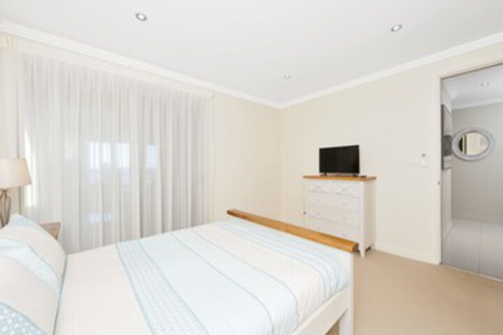 Room 6 of 22