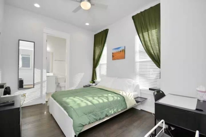 Room 4 of 34