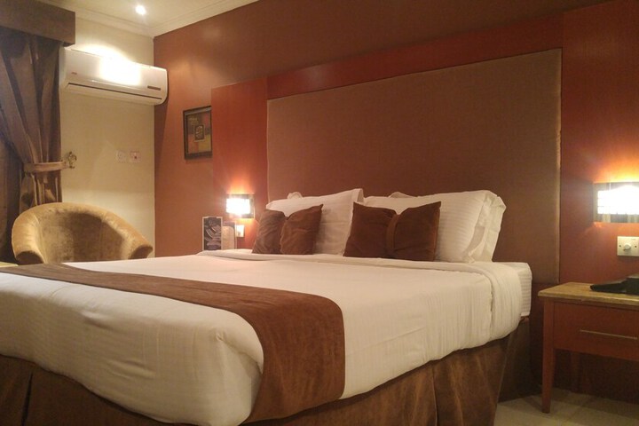 Room 30 of 39