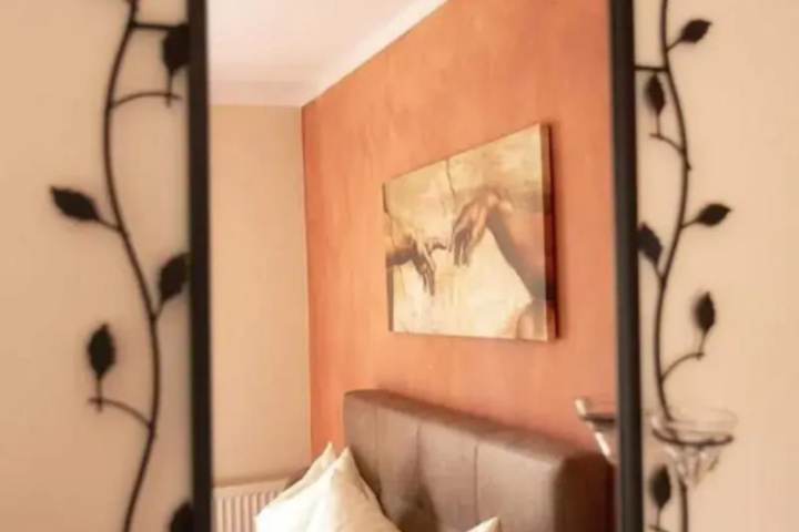 Room 2 of 12