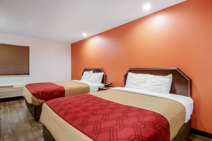 1 Queen Bed (6 of 9)
