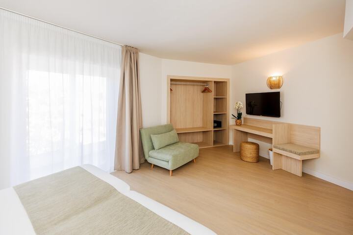 Room 42 of 149