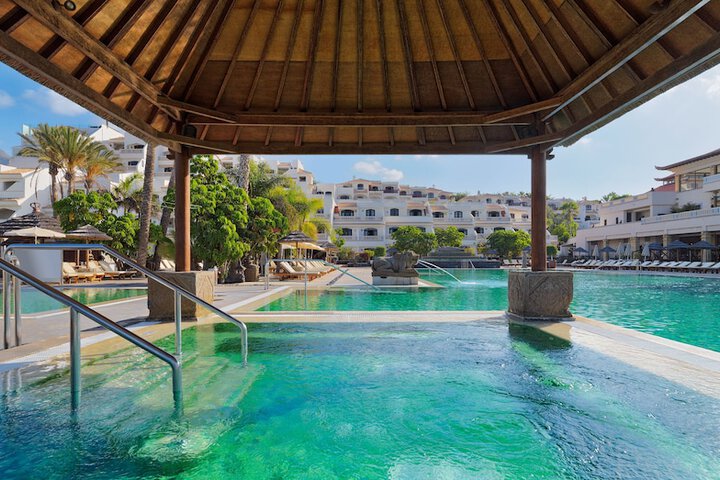 Hotel with Pool