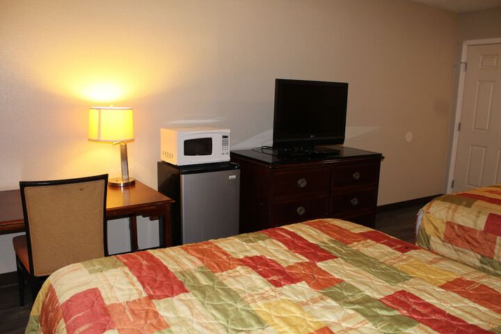 2 Queen Beds (1 of 5)