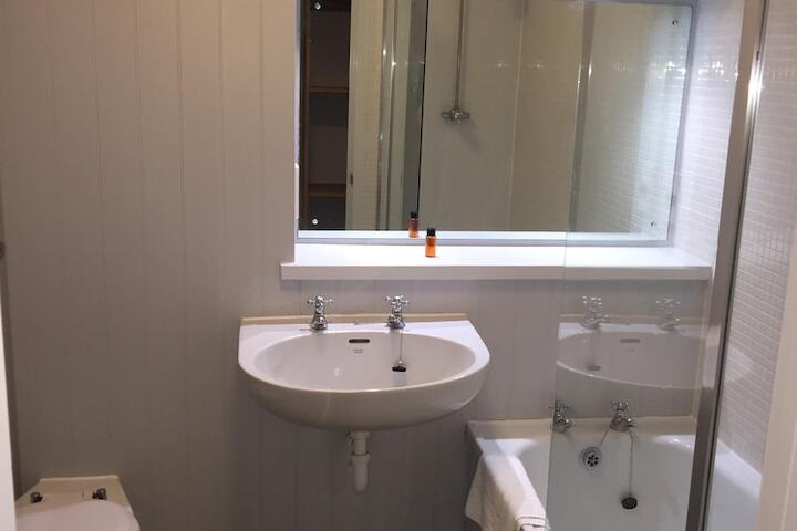 Room 15 of 26