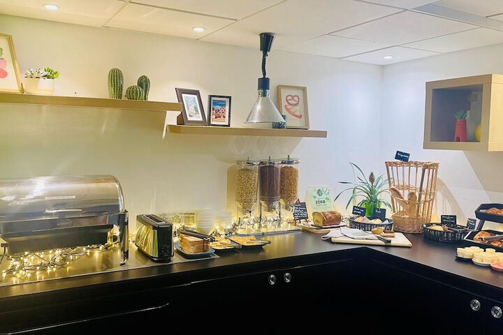Breakfast/Coffee Service 22 of 36