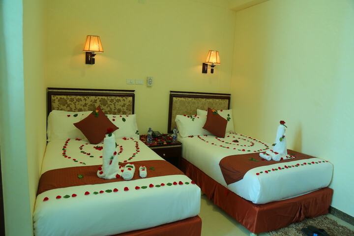 Room 8 of 33