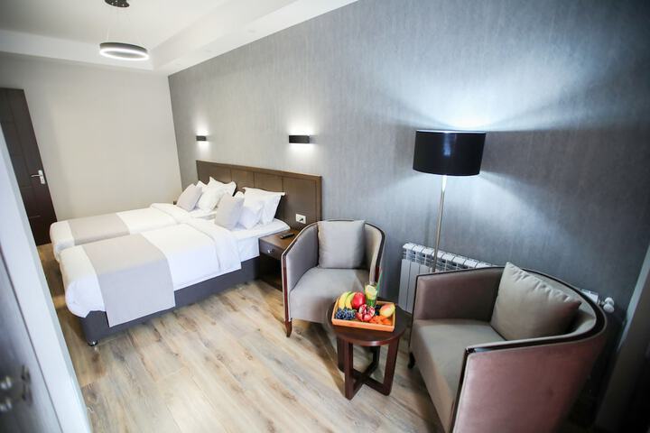 Room 35 of 93