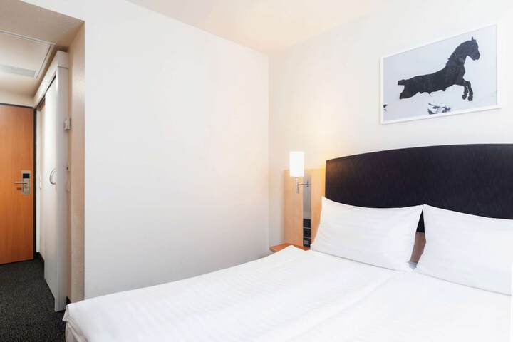 Room 44 of 90