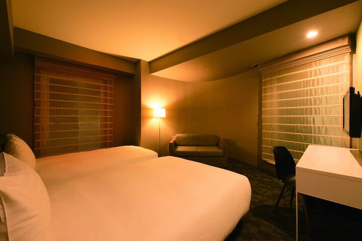 Room 8 of 28