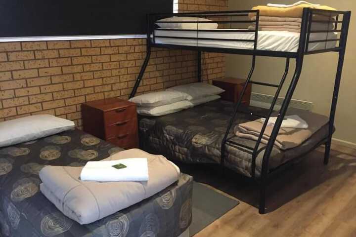 Room 17 of 40