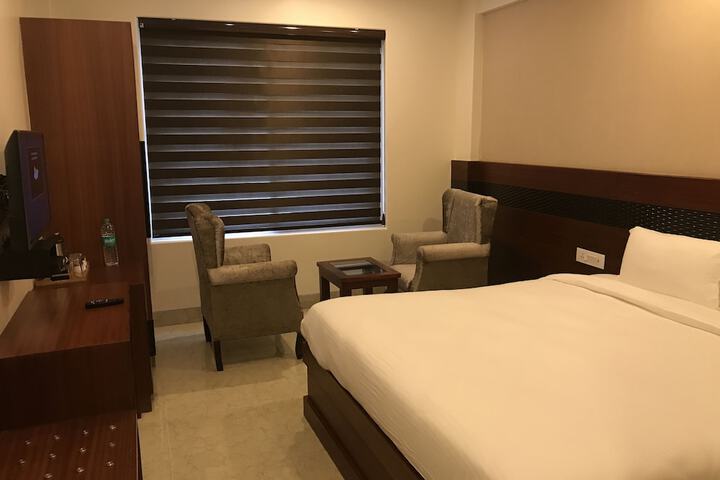 Room 6 of 53