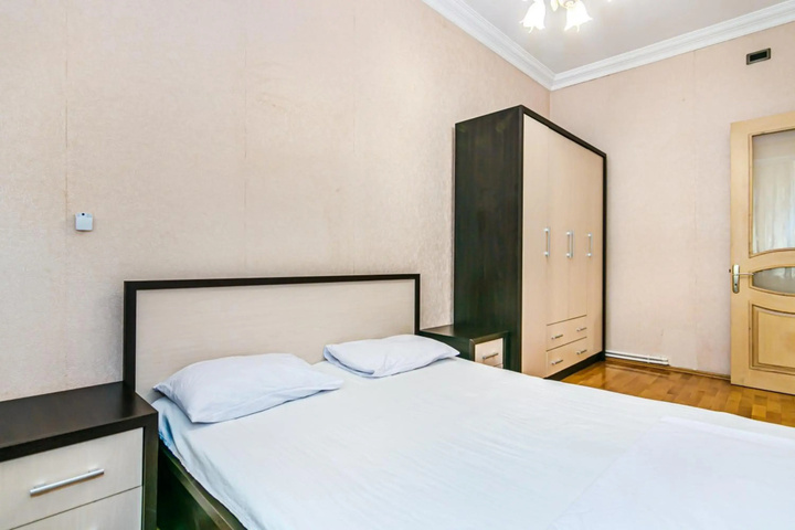 Room 4 of 19