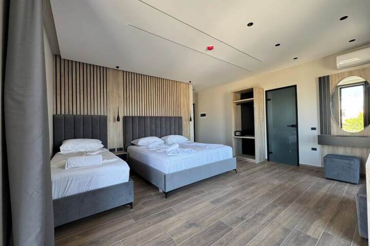 Room 11 of 85