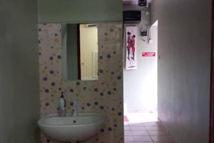Room 13 of 18