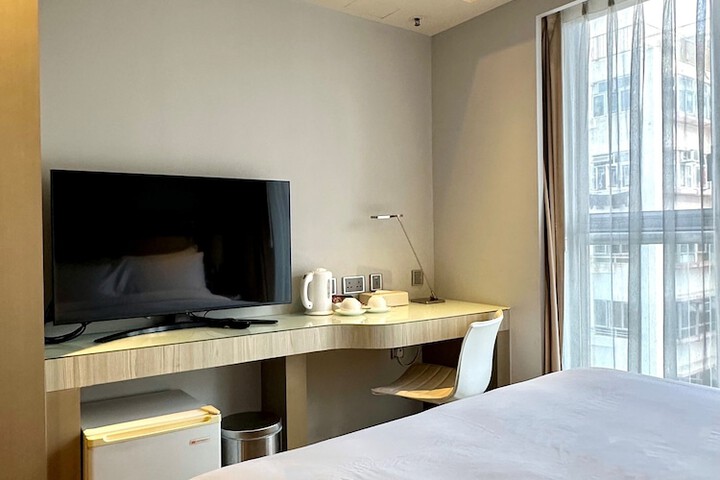 Room 4 of 31